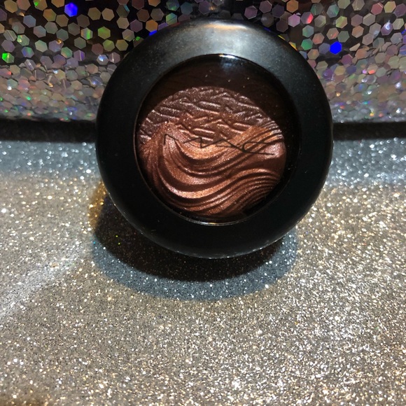 BNIB! MAC Extra Dimension Eyeshadow single in Amorous Alloy - Picture 3 of 10